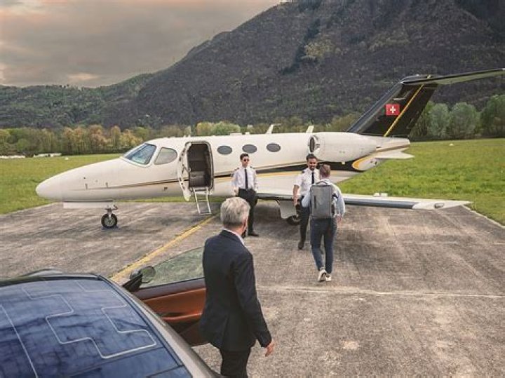 Does Oprah Own a Private Jet? Unpacking the Icon's Travel Choices