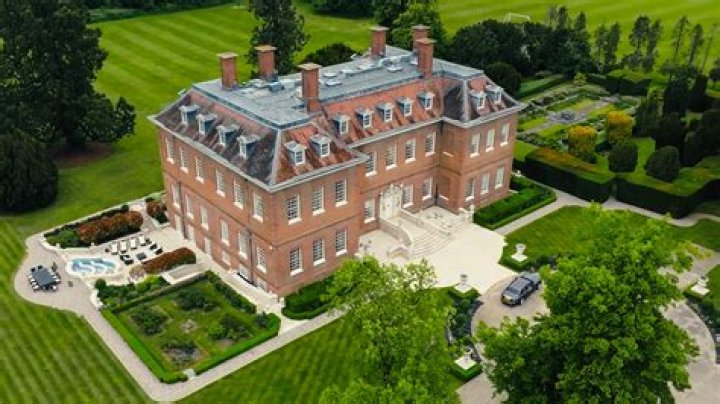 Which Family Lives in Castle Howard? Uncovering the Stewards of a Grand Estate