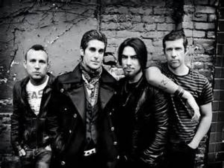 Why Did Dave Navarro Leave Janes' Addiction? Unpacking the Band's Shifting Story